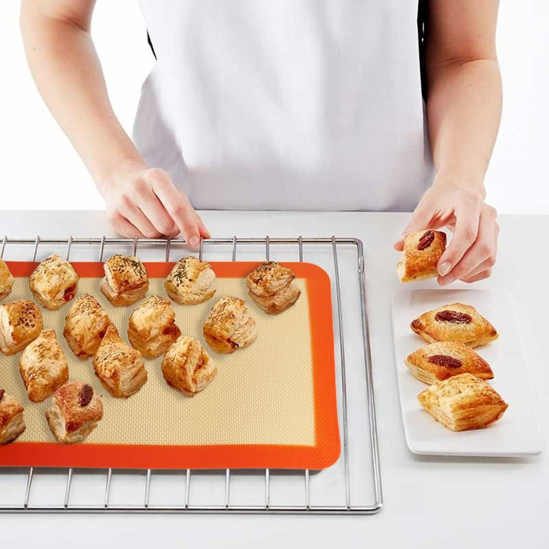 Quarter Sheet Silicone Baking Mat, 2 Pcs Non-Stick Silicone Baking Mats Cookie Sheet for 9X13 Baking Pan, Reusable Baking Sheet Liners Compatible with Nordic Ware Naturals Quarter Sheet